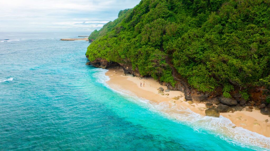 instagrammable beach in uluwatu