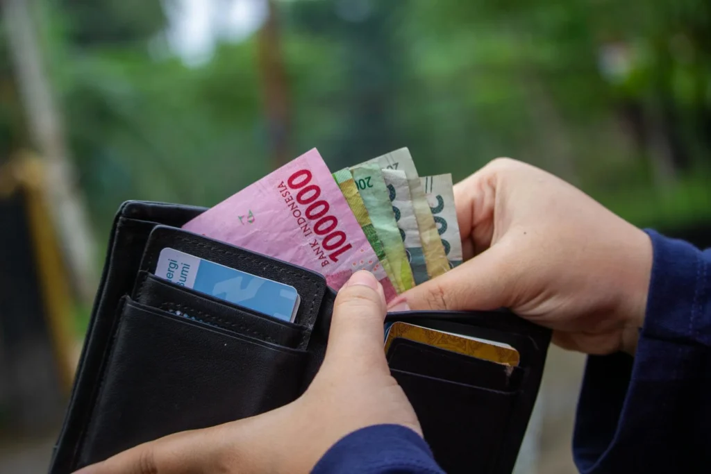 prepare your cash in your wallet before visiting bali