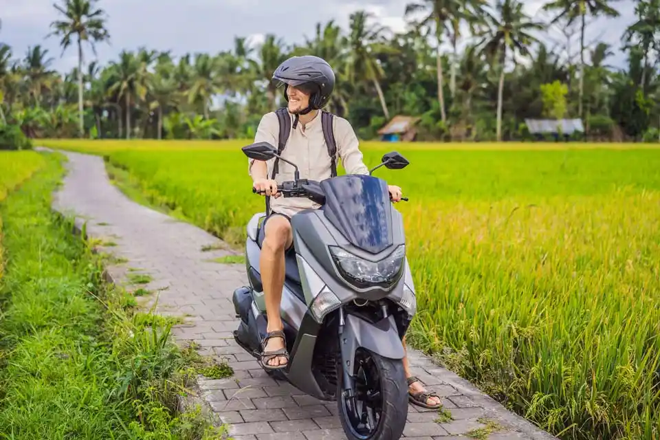 how tourist can scooter rent in bali